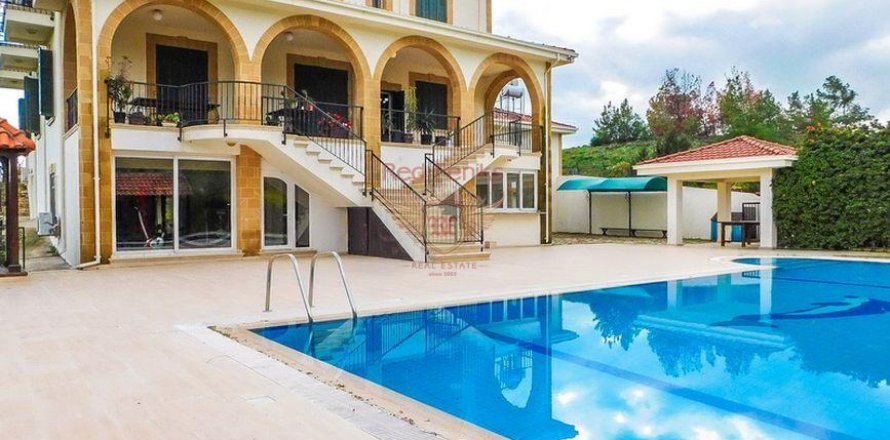 5+0 Villa  i Girne,  Nr. 48551