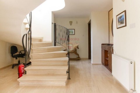 4+1 Villa  i Girne,  Nr. 71210 - 9