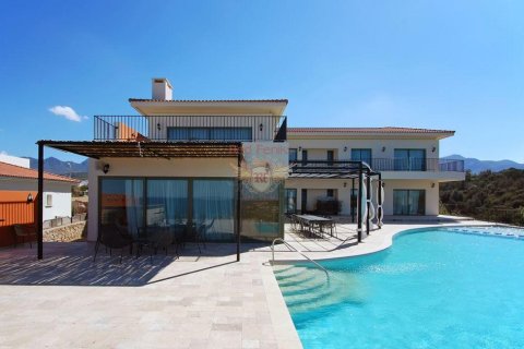 5+0 Villa  i Girne,  Nr. 71209 - 1