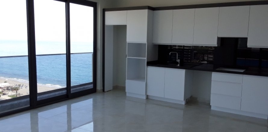 2+1 Apartment  in Mahmutlar, Antalya, Turkey No. 5658
