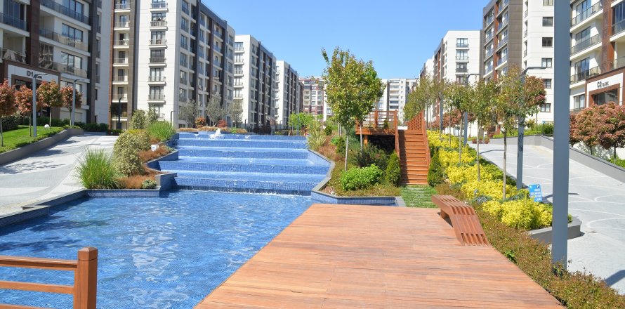4+1 Apartment  in Istanbul, Turkey No. 16408