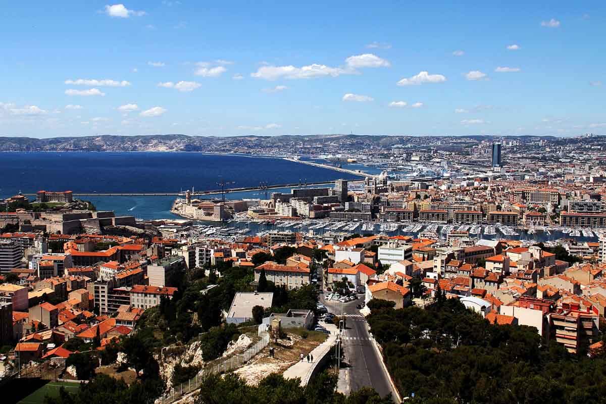 Foreign investors rush to invest in Turkish housing and developers are selling elite real estate