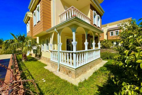 Villa for sale  in Alanya, Antalya, Turkey, 3 bedrooms, 250m2, No. 33086 – photo 1