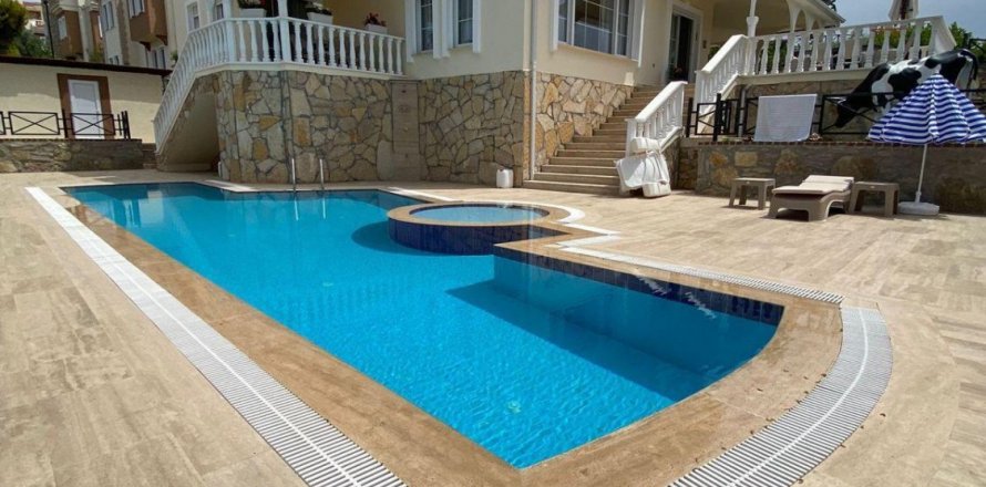 4+1 Villa  in Incekum, Antalya, Turkey No. 51882