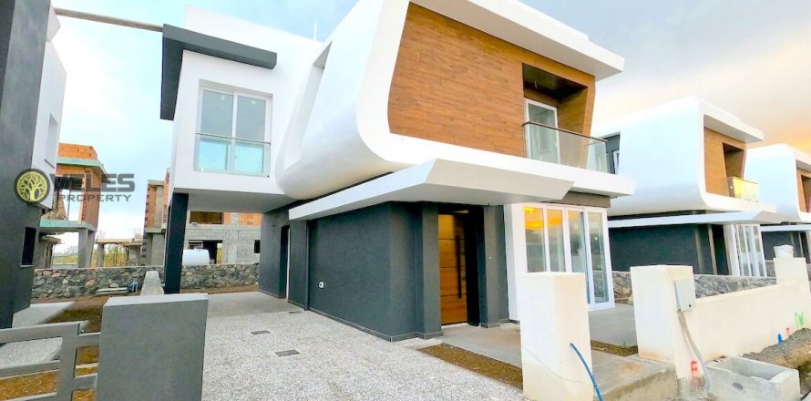 3+1 Villa  in Karsiyaka, Girne, Northern Cyprus No. 35346