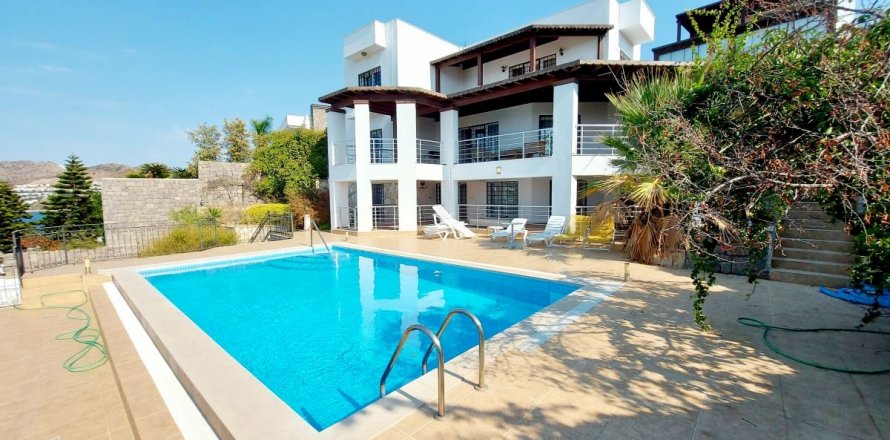 5+1 Villa  in Yalikavak, Mugla, Turkey No. 65722