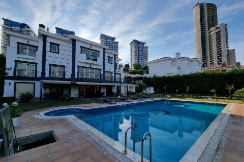 Villa for sale  in Bueyuekcekmece, Istanbul, Turkey, 10 bedrooms, 950m2, No. 68568 – photo 1