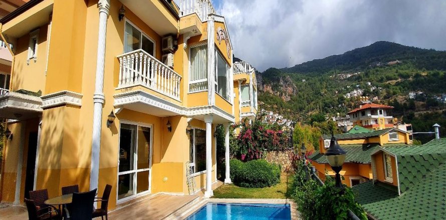 4+1 Villa  in Tepe, Alanya, Antalya, Turkey No. 70309