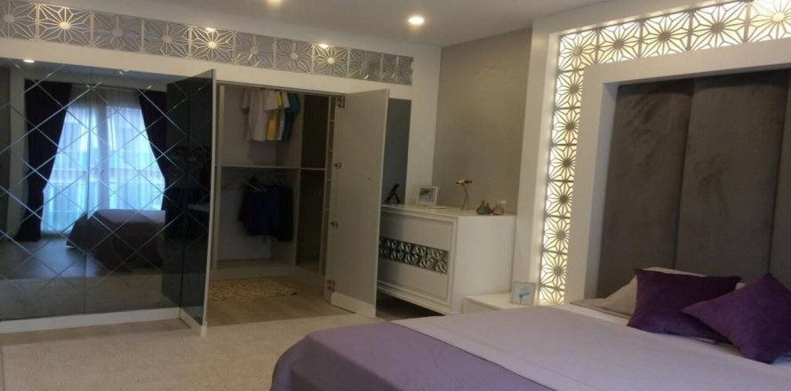 4+1 Apartment in Sehr-i Beyaz, Beylikduezue, Istanbul, Turkey No. 71527