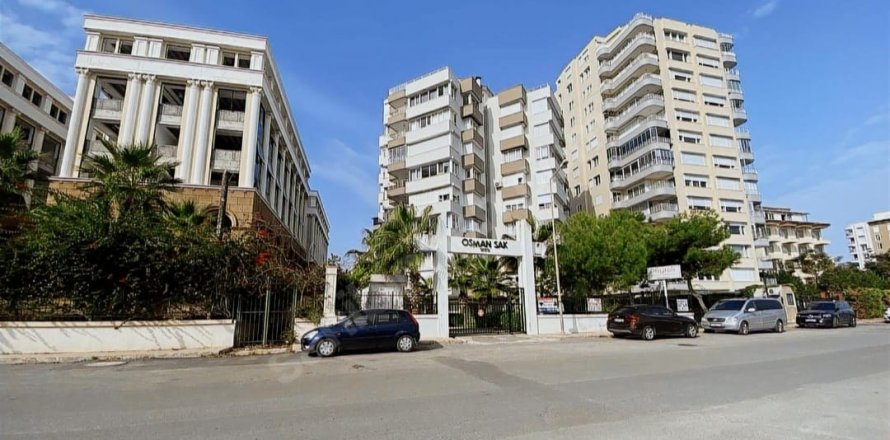 3+1 Apartment  in Antalya, Turkey No. 70932