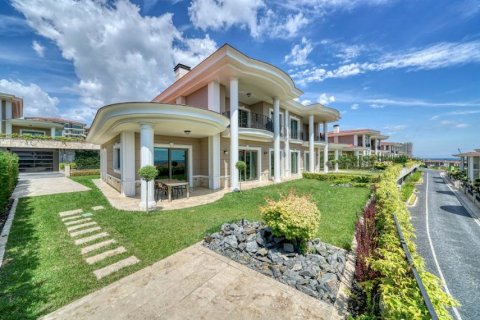 Villa for sale  in Beylikduezue, Istanbul, Turkey, 5 bedrooms, 715m2, No. 77885 – photo 1