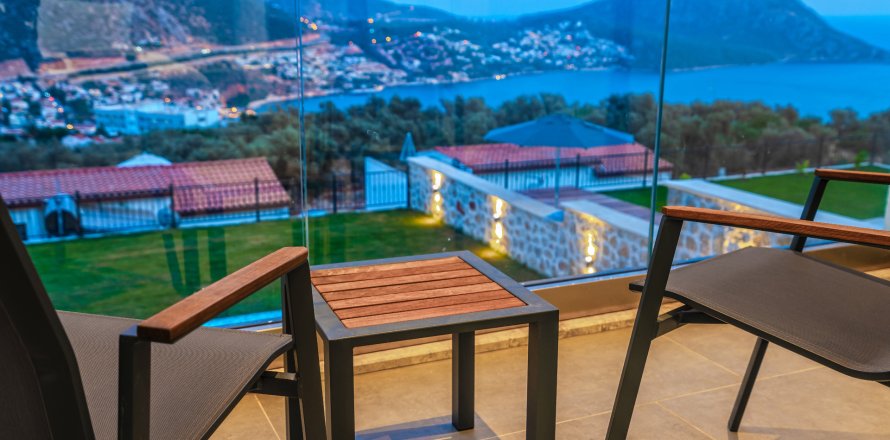 5+1 Villa  in Kalkan, Antalya, Turkey No. 72587