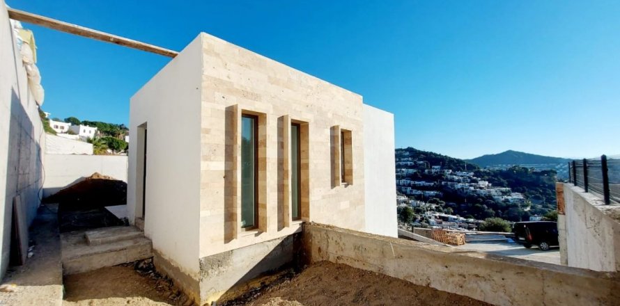 3+1 Villa  in Gumusluk, Mugla, Turkey No. 79788