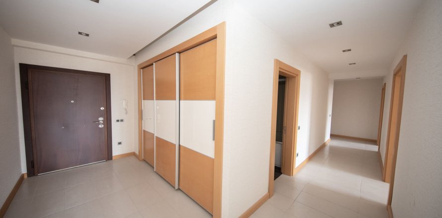 3+1 Apartment in Hilal Konaklari, Beylikduezue, Istanbul, Turkey No. 84606