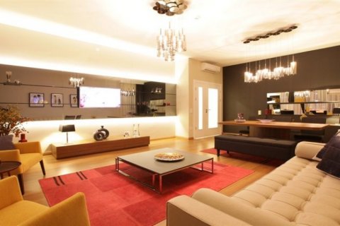آپارتمان در Bagcilar،  Istanbul ، امارات متحده عربی 3 خوابه ، 198 متر مربع.  شماره 15715 - 2