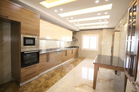 آپارتمان در  Mersin ، امارات متحده عربی 4 خوابه ، 265 متر مربع.  شماره 22015 - 14