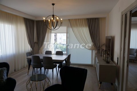 آپارتمان در  Mersin ، امارات متحده عربی 3 خوابه ، 205 متر مربع.  شماره 30665 - 7