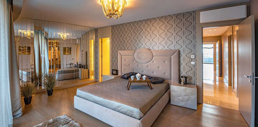 آپارتمان در Üsküdar،  Istanbul ، امارات متحده عربی 4 خوابه ، 278 متر مربع.  شماره 45776