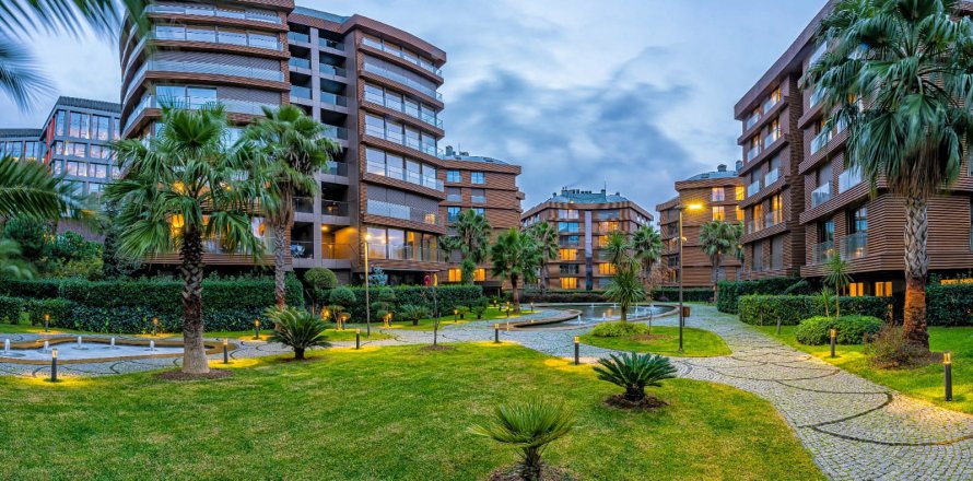 آپارتمان در Üsküdar،  Istanbul ، امارات متحده عربی 4 خوابه ، 260 متر مربع.  شماره 45766
