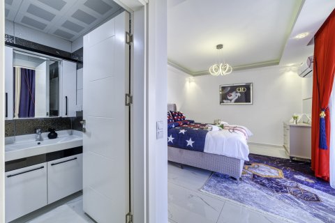آپارتمان در  Mahmutlar ، امارات متحده عربی 3 خوابه ، 220 متر مربع.  شماره 79507 - 7