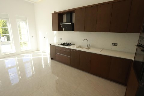 آپارتمان در در Elegant 5+2 villa in Istanbul with a view of the Sea of ​​Marmara Alanya ، امارات متحده عربی 5 خوابه ، 576 متر مربع.  شماره 77851 - 21