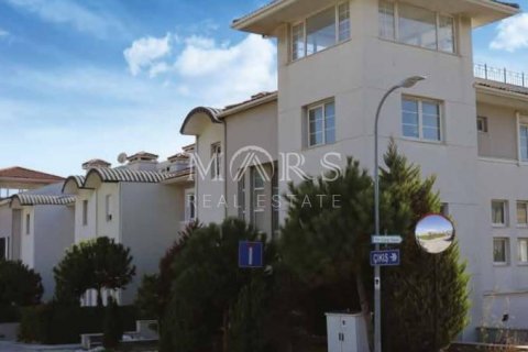 آپارتمان در در Elegant 5+2 villa in Istanbul with a view of the Sea of ​​Marmara Alanya ، امارات متحده عربی 5 خوابه ، 576 متر مربع.  شماره 77851 - 1
