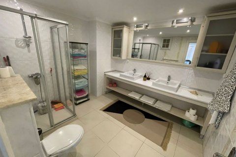 آپارتمان در  Cikcilli ، امارات متحده عربی 3 خوابه ، 220 متر مربع.  شماره 79678 - 11
