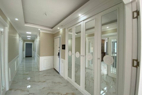 آپارتمان در  Mersin ، امارات متحده عربی 4 خوابه ، 210 متر مربع.  شماره 84943 - 1