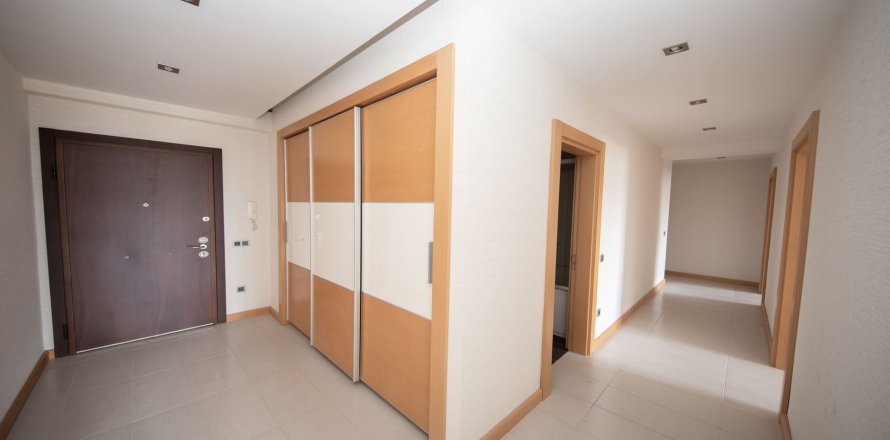 آپارتمان در در Hilal Konaklari Beylikduezue ، امارات متحده عربی 3 خوابه ، 215 متر مربع.  شماره 84606
