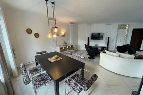 آپارتمان در  Cikcilli ، امارات متحده عربی 3 خوابه ، 220 متر مربع.  شماره 79678 - 7