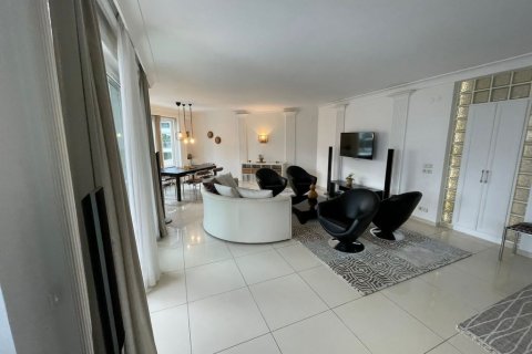 آپارتمان در  Cikcilli ، امارات متحده عربی 3 خوابه ، 220 متر مربع.  شماره 79678 - 17