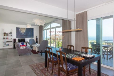 آپارتمان در  Girne ، امارات متحده عربی 2 خوابه ، 133 متر مربع.  شماره 85681 - 7