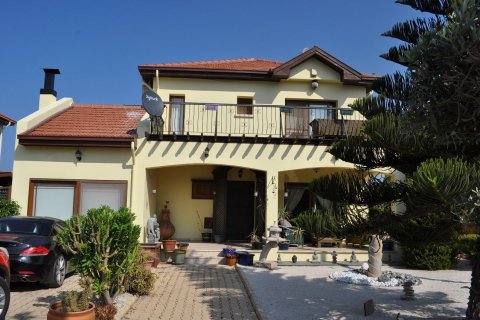 Villa  i Alsancak, Girne,  Nr. 13154 - 1