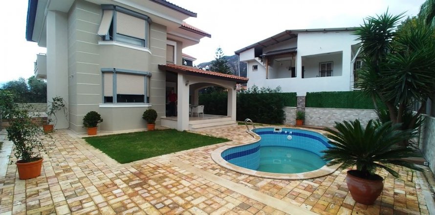 5+1 Villa  i Icmeler, Mugla, Turkiet Nr. 76697