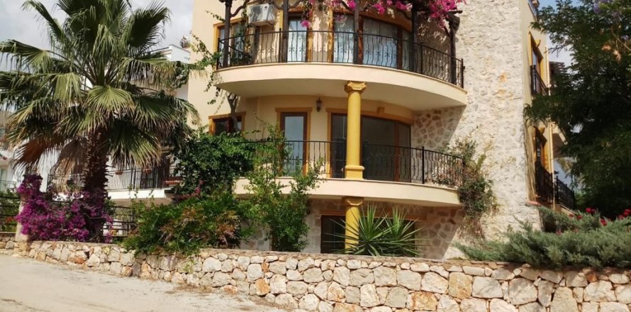2+1 Lägenhet  i Kalkan, Antalya, Turkiet Nr. 81453