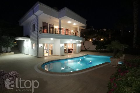 Villa  3+1  Alanya, Antalya, Türkiye №5011 - 12