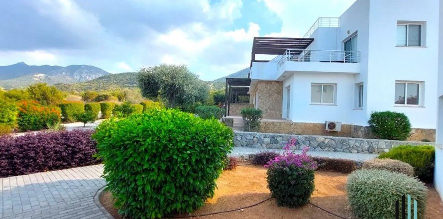 Daire 2+1 Bahçeli, Girne, №84145