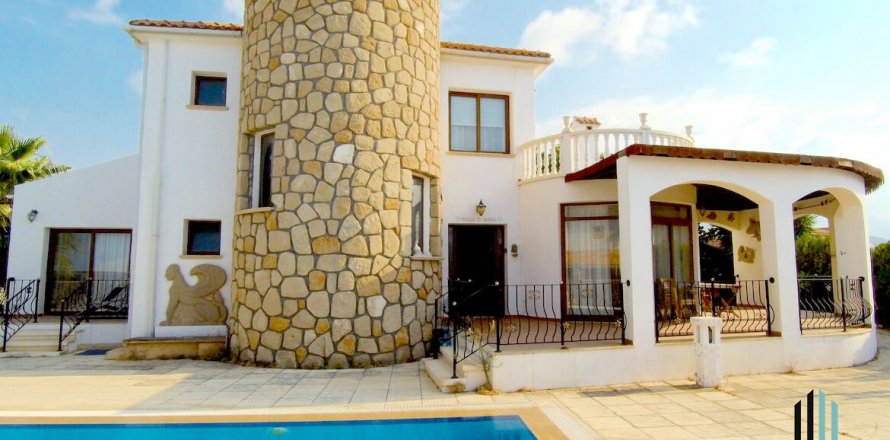 Villa  3+1  Bahçeli, Girne,  №84147
