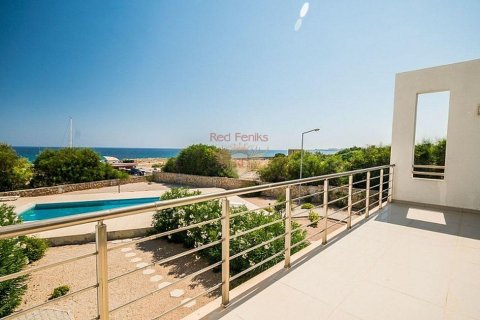 Продажа квартиры  в Гирне, Северный Кипр 3+1, 200м2, №71193 – фото 2