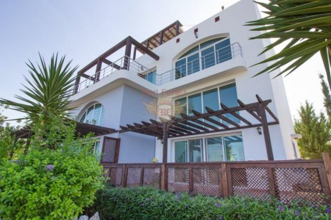 Продажа квартиры  в Гирне, Северный Кипр 2+1, 133м2, №85681 – фото 1